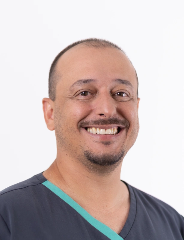 Dr. Leonardo Magnago, médico dentista nas Clinicas Dentárias Previdente