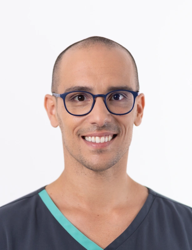 Dr. Renato Coelho, médico dentista nas Clínicas Dentárias Previdente