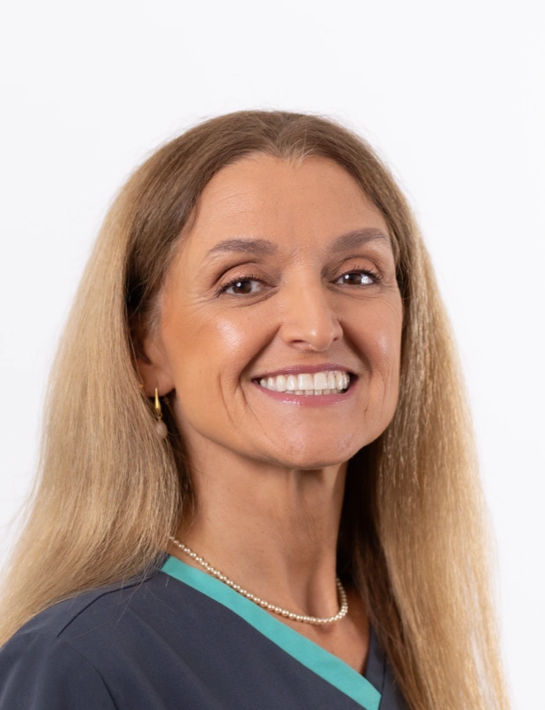 Dra. Cristina Tavares, médica dentista nas Clínicas Dentárias Previdente