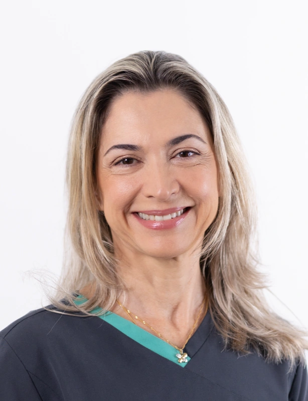 Dra. Luciana Camargo, médica dentista nas Clínicas Dentárias Previdente